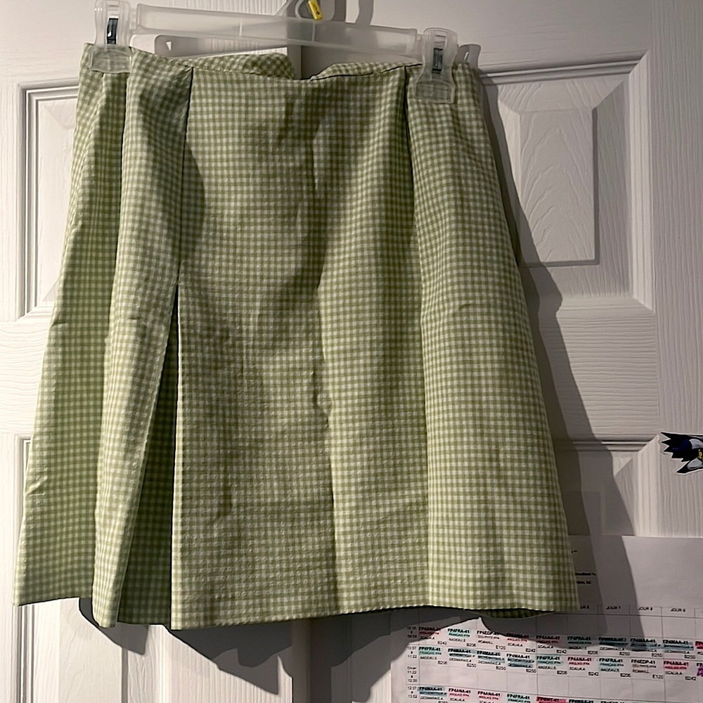 Cute little green and white skirt🌵